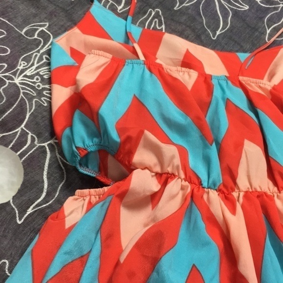 Tyche Geometric Dress - Picture 4 of 10